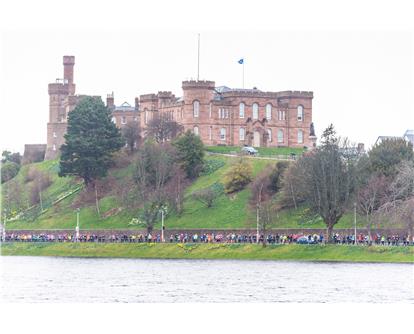 mass runners under castle inverness